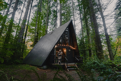 Cabin Vs Tent: Which Glamping Stay Is Right For You